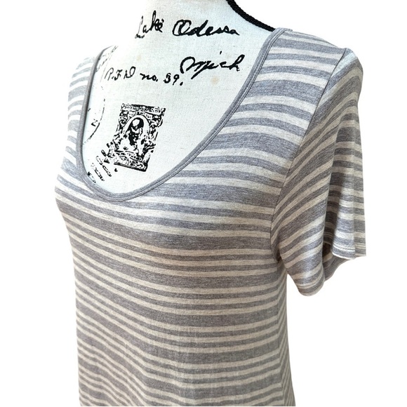 LuLaRoe Striped Beige & Tan Top Classic T Size XS - Picture 4 of 6